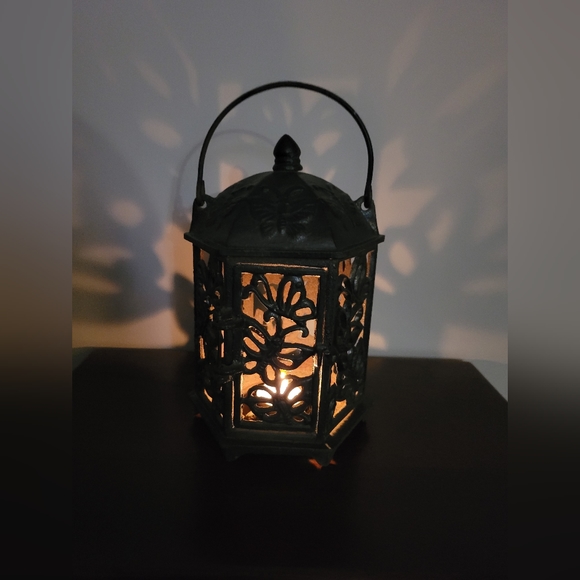 Vintage Cast Iron Garden Lantern With Butterfly Design and swing handle. - Picture 9 of 9